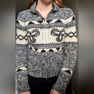 Aritzia TNA small lambswool sweater